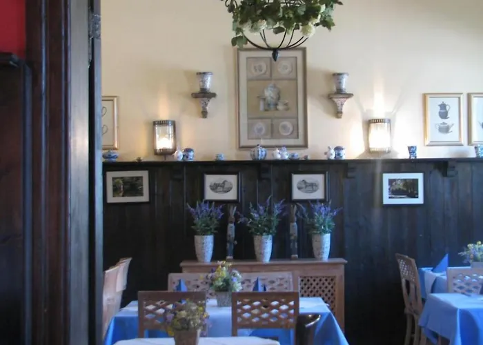 Zum Hauenden Schwein Hotel